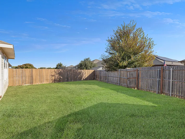 605 Clearbrook St — Photo 10