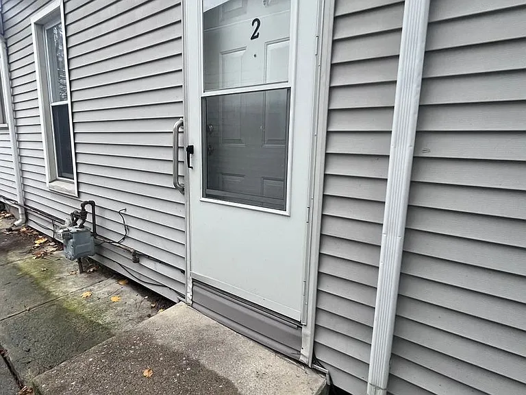 2427 S Calhoun St — Photo 2