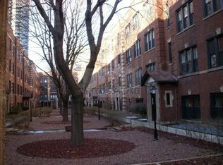 516 W Addison St APT 008, Chicago, IL 60613