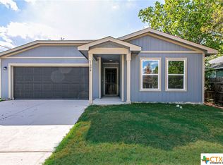 1604 Starcke St, Seguin, TX 78155