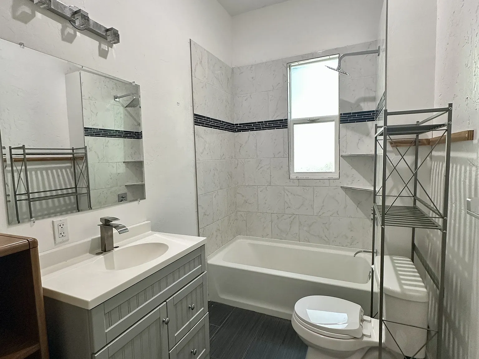 568 W 300 N — Photo 2