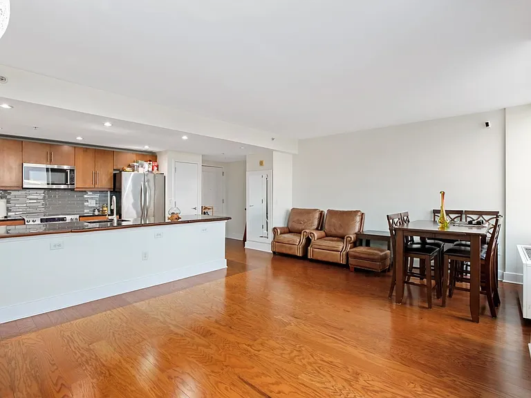 88 Morgan St #Penthouse 3-7 — Photo 4
