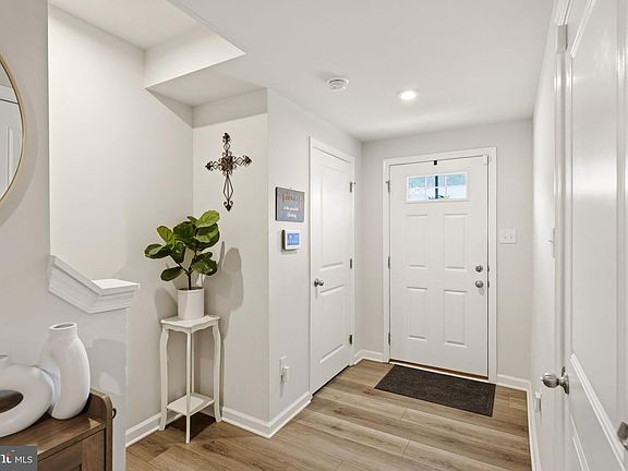 5th image of 217 Conte Ct