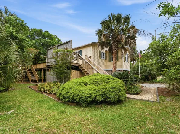 215 W Hudson Ave, Folly Beach, SC 29439