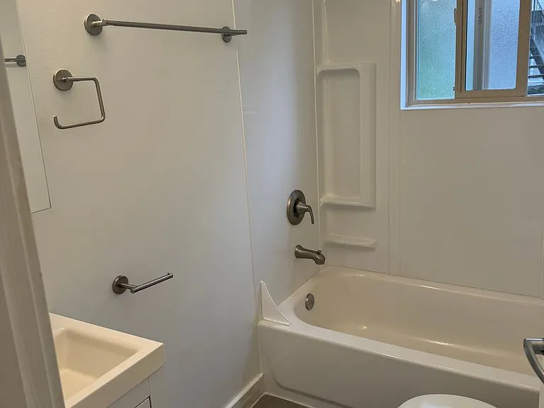 3615 & 3621 Town Home Apartments — Photo 9