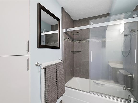 2nd image of 2421 Ala Wai Blvd Ph 2