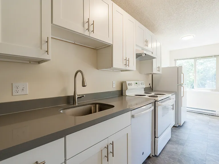 Lake Vista Apartments — Photo 16