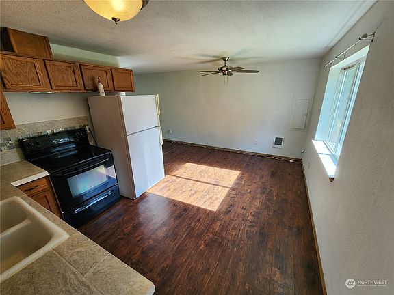 4th image of 10 E Ketron Place W