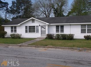 305 S Clark St, Claxton, GA 30417