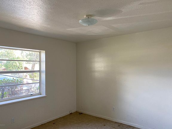 3rd image of 4000 SE 19th Ave APT A