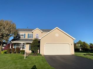 10 Sandpiper Ln, Rexford, NY 12148