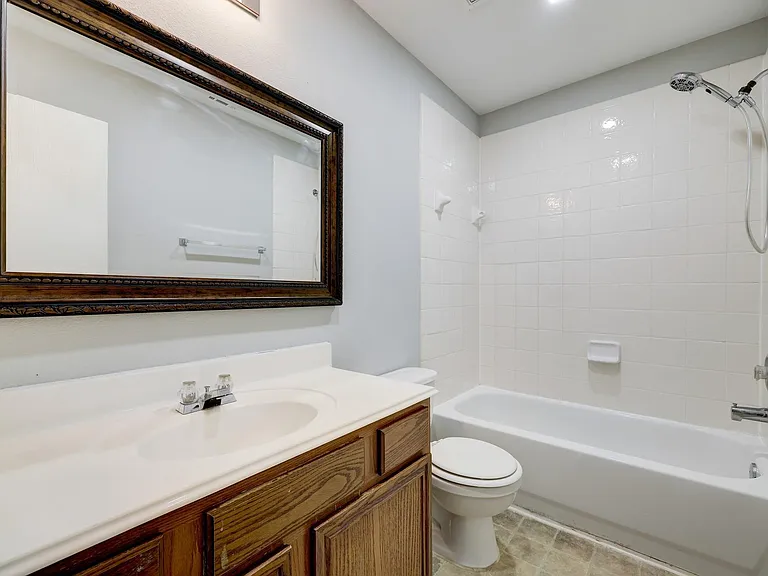 4906 Siros Isle Ct — Photo 4