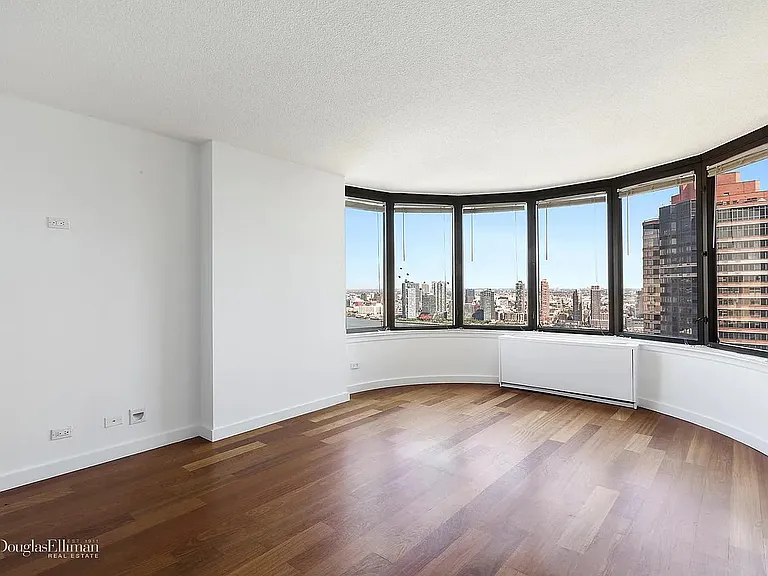 330 E 38th St #38L — Photo 3