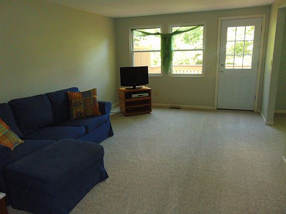 3rd image of 926 Woodlyn Dr N