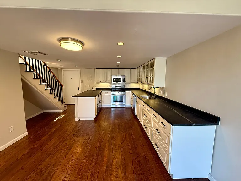 1111 Eureka St #8 — Photo 6
