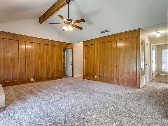 3rd image of 825 Crestview Dr