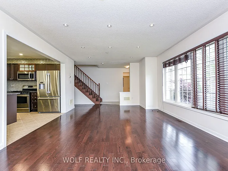 449 Tyrone Cres — Photo 10