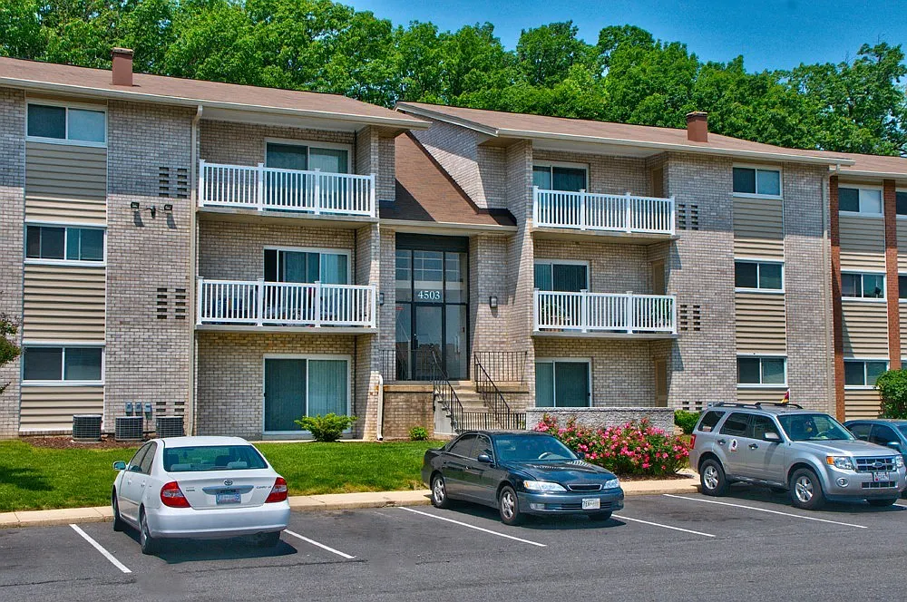 Harbour Manor — Photo 3