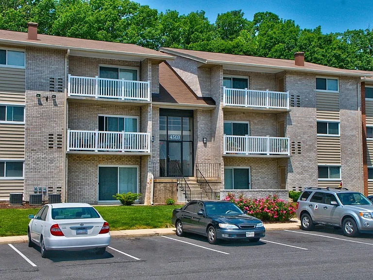 Harbour Manor — Photo 3