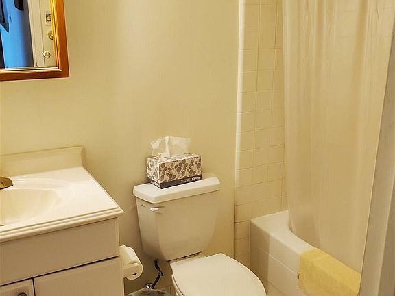 3rd image of 921 Park Pl #416