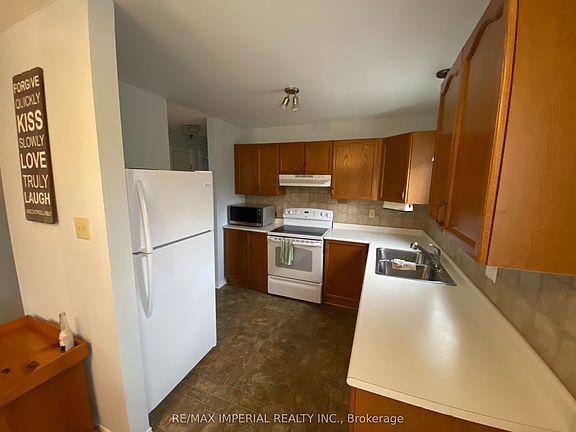 3rd image of 18 Helen St Unit 2