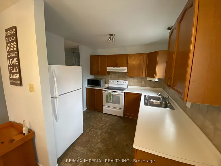 18 Helen St #2 — Photo 3