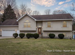 621 Porter Rd, Norton Shores, MI 49441