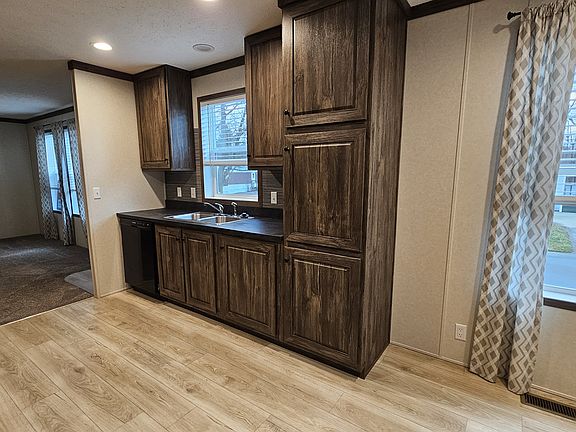 4th image of 855 W Jefferson St Lot 150