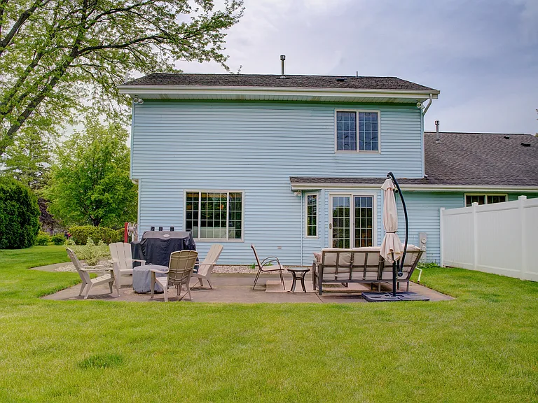 S79W17090 Pamela Ct — Photo 14
