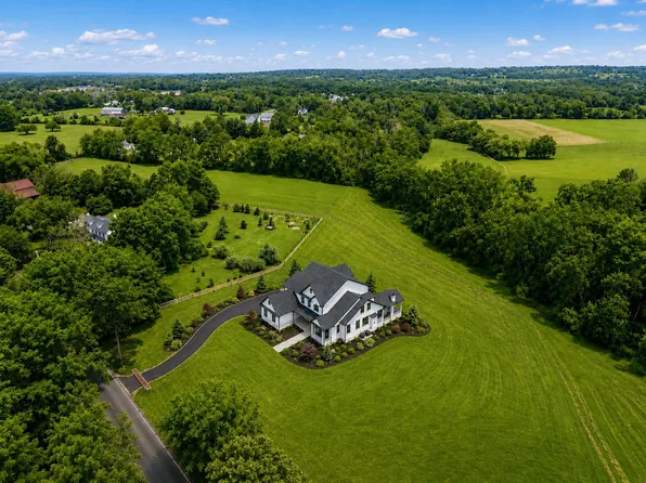 102 Railroad Ave, Chalfont, PA 18914