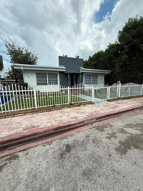 1995 Marseille Dr #8