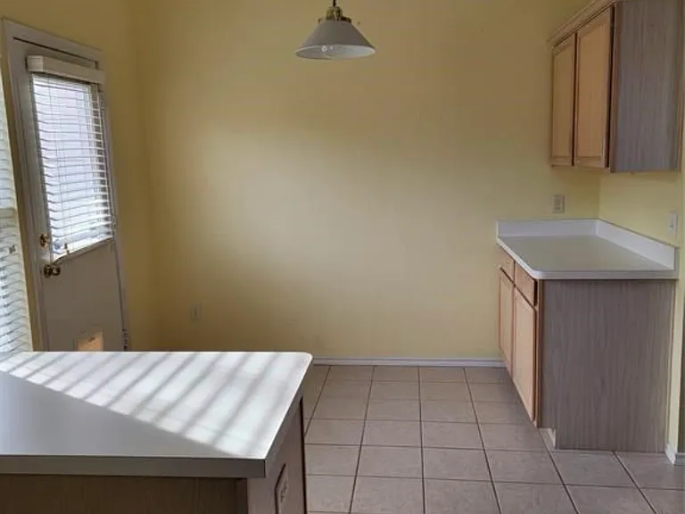 2809 Hawthorne Ln — Photo 10