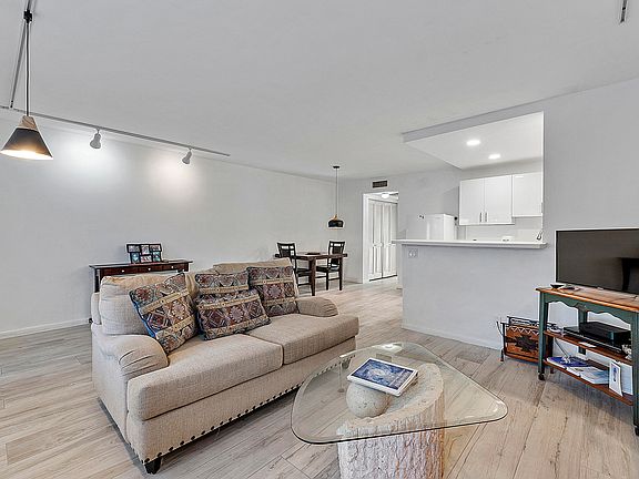 2nd image of 1012 Newport G