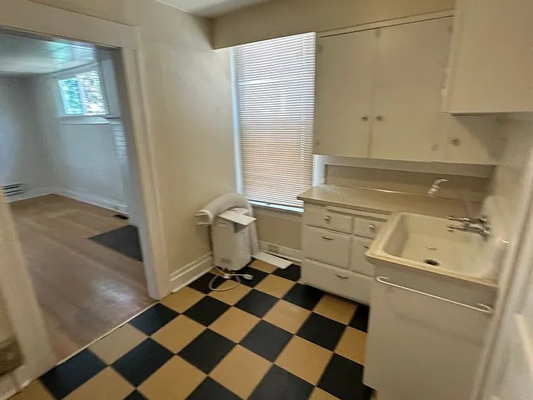 1207 W Washington St — Photo 18