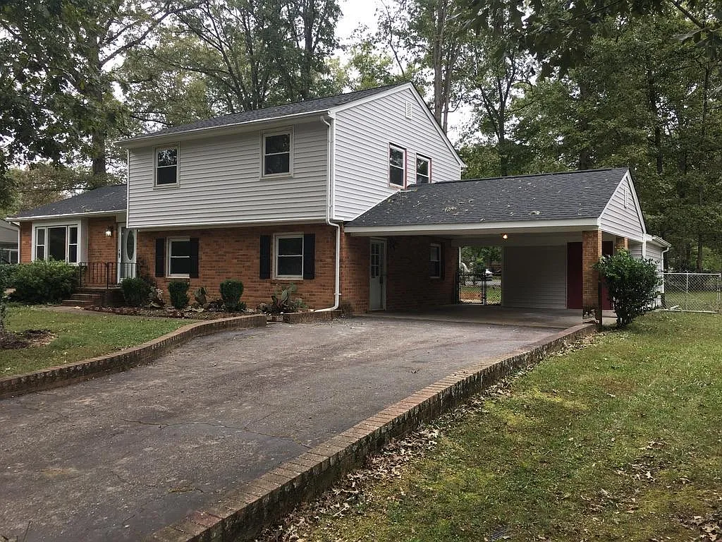 4 bed, 2.5 bath, 1950 sqft, $2,600 — Photo 2