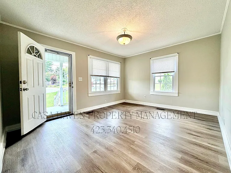 320 Clark St — Photo 2