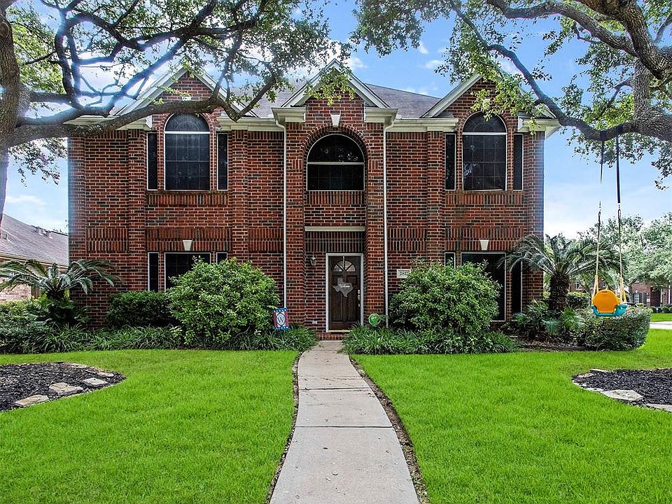 1st image of 2817 Red Oak Ln