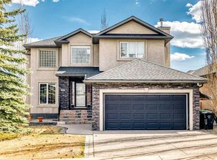 602 W Wentworth Pl SW, Calgary, AB T3H 4N8