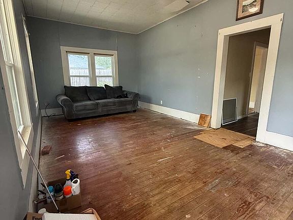 4th image of 308 Center St