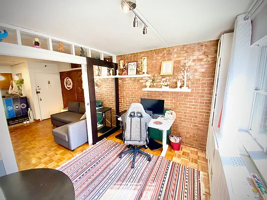 Rented by Dwell Residential Inc | media 25