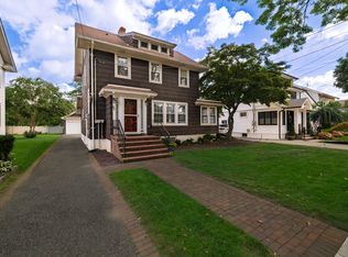 65 Lenox Ave, Lynbrook, NY 11563