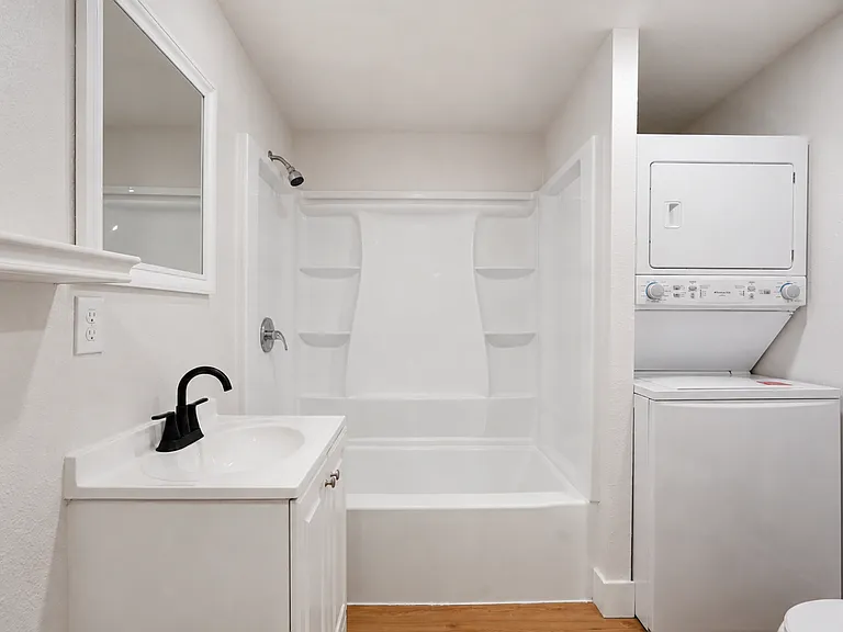 669 E G St — Photo 12