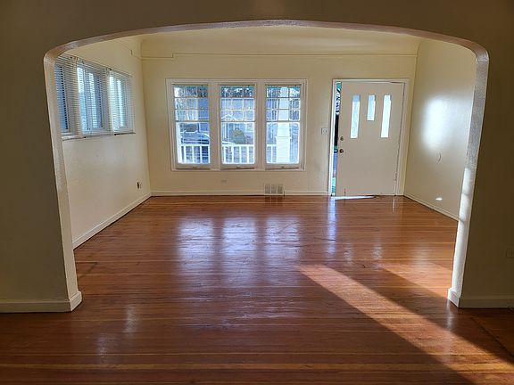 2nd image of 520 25th St SE #520