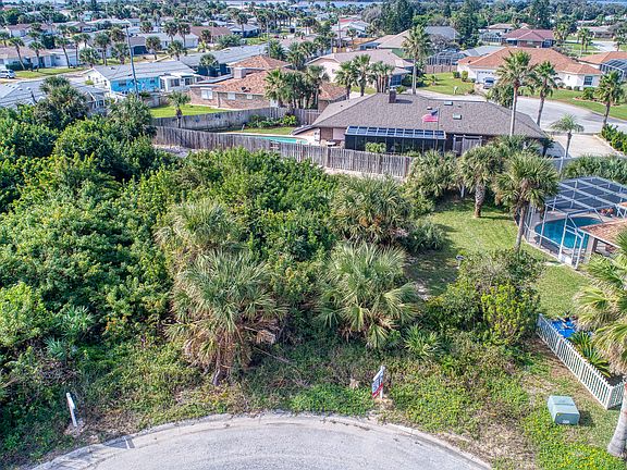 2nd image of 30 Island Cay Dr