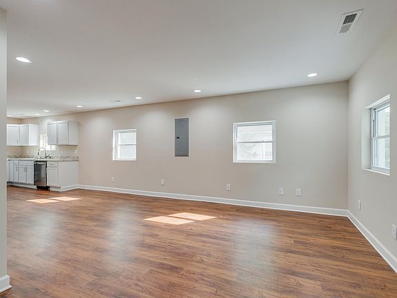5th image of 1820 Mary St
