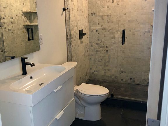 4th image of 800 Franklin Ave #409