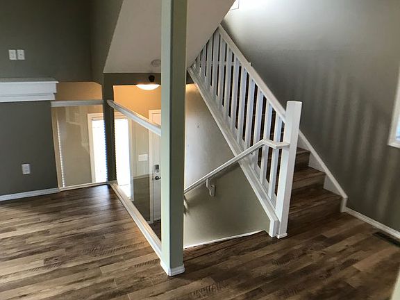 4th image of 105 Loutit Rd #801