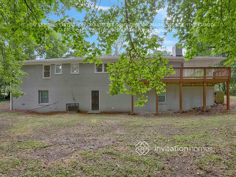 1554 N Columbia Pl — Photo 22