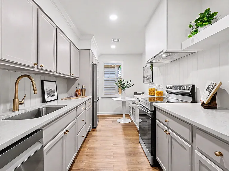 613 Brentwood Point — Photo 31