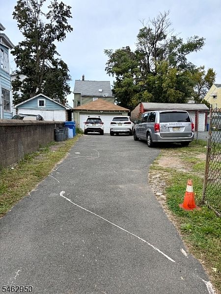 2nd image of 116 Keen St